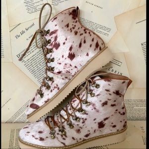 Free People Vegan Spotted Faux Pony / Brown Cow Lace Up Boots Sz 9